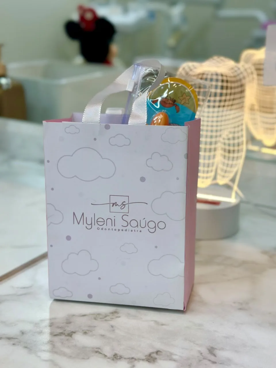 Sacola de presente personalizada Myleni Saúgo